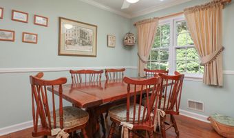 11 Lyon Rd, Middletown, NJ 07748