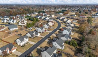 135 Castleton Cir, Boiling Springs, SC 29316