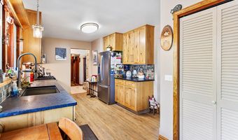 916 Hillcrest Dr, Adrian, MI 49221