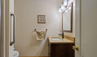 38 Woodside Dr, Albany, NY 12208
