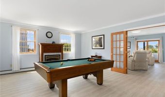 27 Ocean View Dr, Middletown, RI 02842