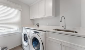 253 35th St, Avalon, NJ 08202