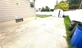 8 Ashby St, Johnston, RI 02919
