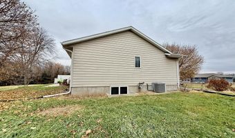 12925 Prairiewood Dr, Aberdeen, SD 57401
