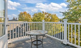 18 Rhode Island Ave 3, Newport, RI 02840