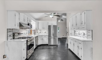 19 CENTER St, Barnegat, NJ 08005