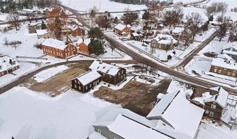 4402 220Th Trl, Amana, IA 52203