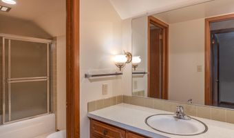 1717 E LINDBERGH St, Appleton, WI 54911