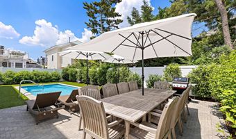 27 THIRD St, Beach Haven, NJ 08008