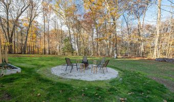 6 Lyndenwood Dr, Brookfield, CT 06804