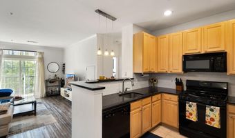 2465 ARMY NAVY Dr 204, Arlington, VA 22206