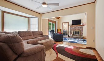 10 Colonial Dr, Clinton, CT 06413