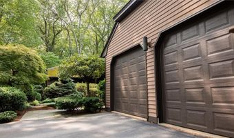 65 Huguenot Dr, East Greenwich, RI 02818