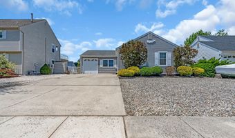 82 Spinnaker Ct, Bayville, NJ 08721