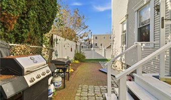 13 Holland St 1, Newport, RI 02840