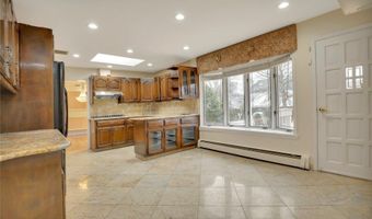 260 Oakridge Ln, Albertson, NY 11507