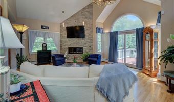 84 Bakewell Ct, Cranston, RI 02921