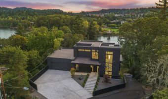 985 SE RIMROCK Ln, Milwaukie, OR 97267