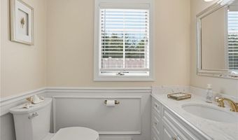 34 Brooks Farm Dr, Bristol, RI 02809
