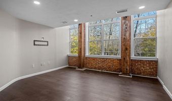 2 School St 130, Lincoln, RI 02802