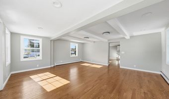 11 Boylston St, Acushnet, MA 02743