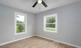 12 E Hawthorne St, Aurora, MO 65605