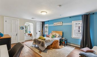 61 Harlem St, East Providence, RI 02916