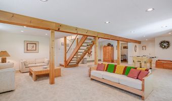 3 Red Barn Ln, Brookfield, CT 06804