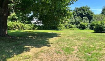 40 Aaron Ave Ave, Bristol, RI 02809