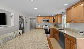 17 Belvedere St, Johnston, RI 02919