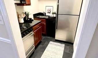 906 S WASHINGTON St 107, Alexandria, VA 22314
