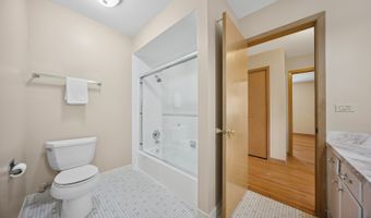 2115 E EUCLID Ave, Arlington Heights, IL 60004