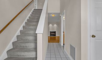 20 Lakeview Dr 20, Branford, CT 06405