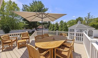 522 Mackey Ave, Belford, NJ 07718