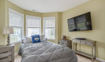 73 Lawrence Ave 73, Danbury, CT 06810
