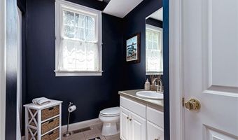 371 Glen Hill Dr, North Kingstown, RI 02874