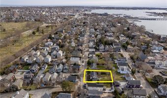 84 Third St, Newport, RI 02840