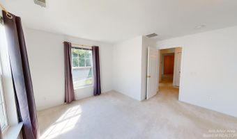 2802 S Knightsbridge Cir, Ann Arbor, MI 48105