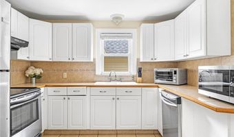 33 Upland Way, Barrington, RI 02806
