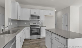 1052 Misty Creek Dr, Aberdeen, NC 28315