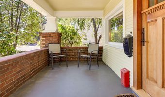 307 N Main St, Ashland, OR 97520