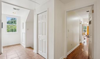 9201 LAUREL OAK Dr, Bethesda, MD 20817