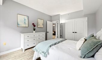 1211 S EADS St S 305, Arlington, VA 22202