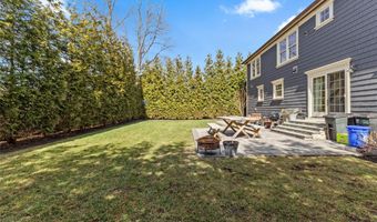 123 Columbus Blvd, Amityville, NY 11701