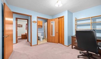 11938 Davis Rd, Alhambra, IL 62001