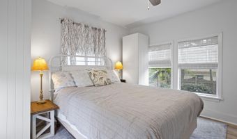 10091 River Dr, Bay St. Louis, MS 39520