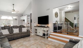 4 Twain Dr, Allentown, NJ 08501