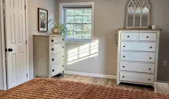 128 Mallego Rd, Barrington, NH 03825