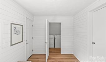 1915 Birchcrest Dr, Charlotte, NC 28205