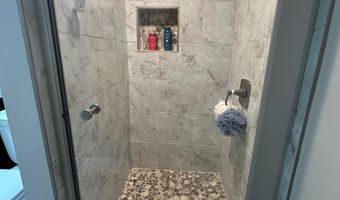 1128 HALESWORTH Dr, Rockville, MD 20854